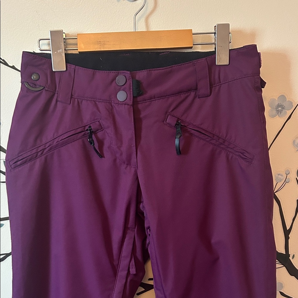 Ripzone VGUC women’s snow pants, perfect for the slopes or playing in the snow